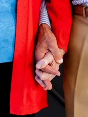 FDA Approves New Alzheimer's Drug: Availability Expected Spring 2025 - Cover Image